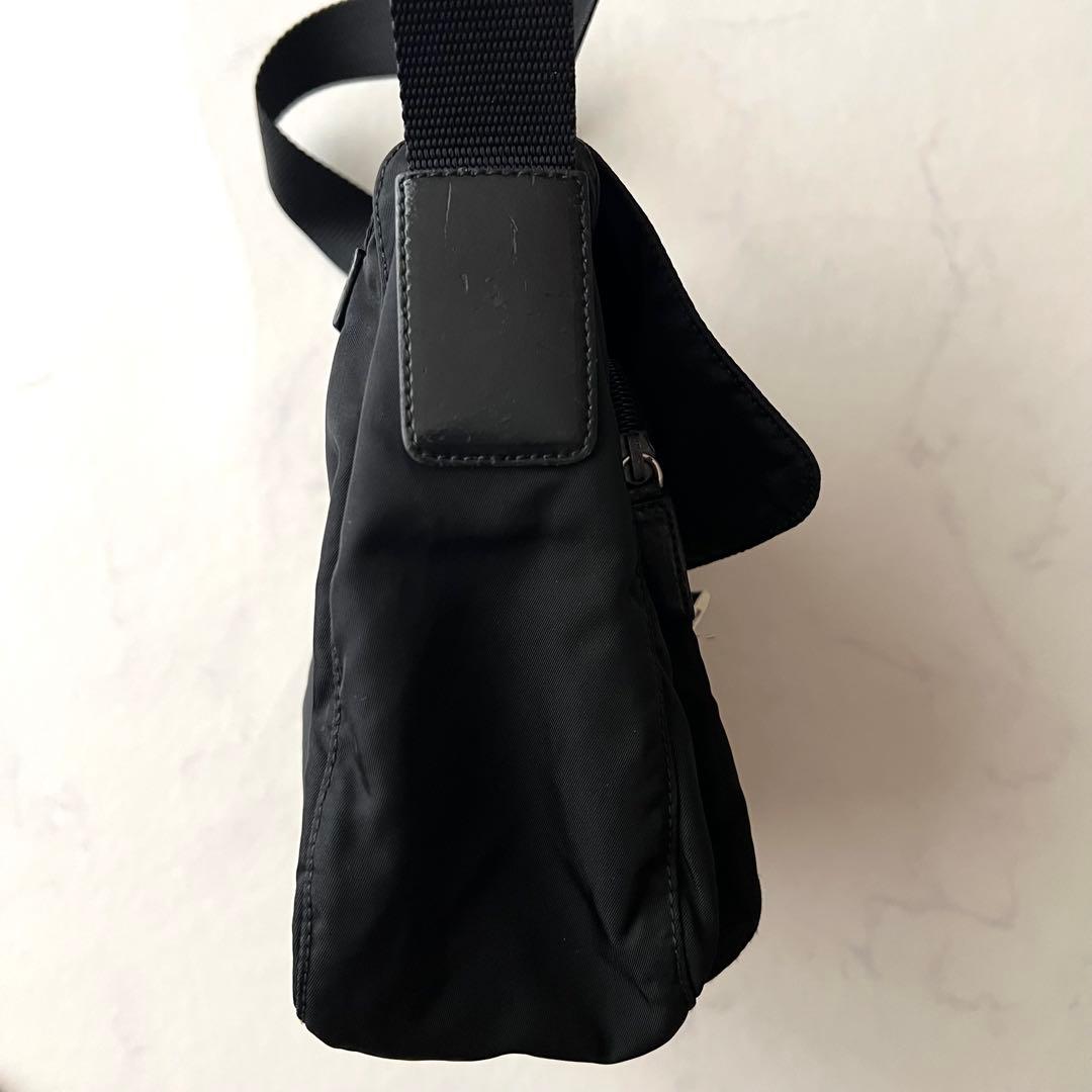 プラダ メッセンジャー ショルダーバッグ ブラック 三角プレート レザー 白タグ