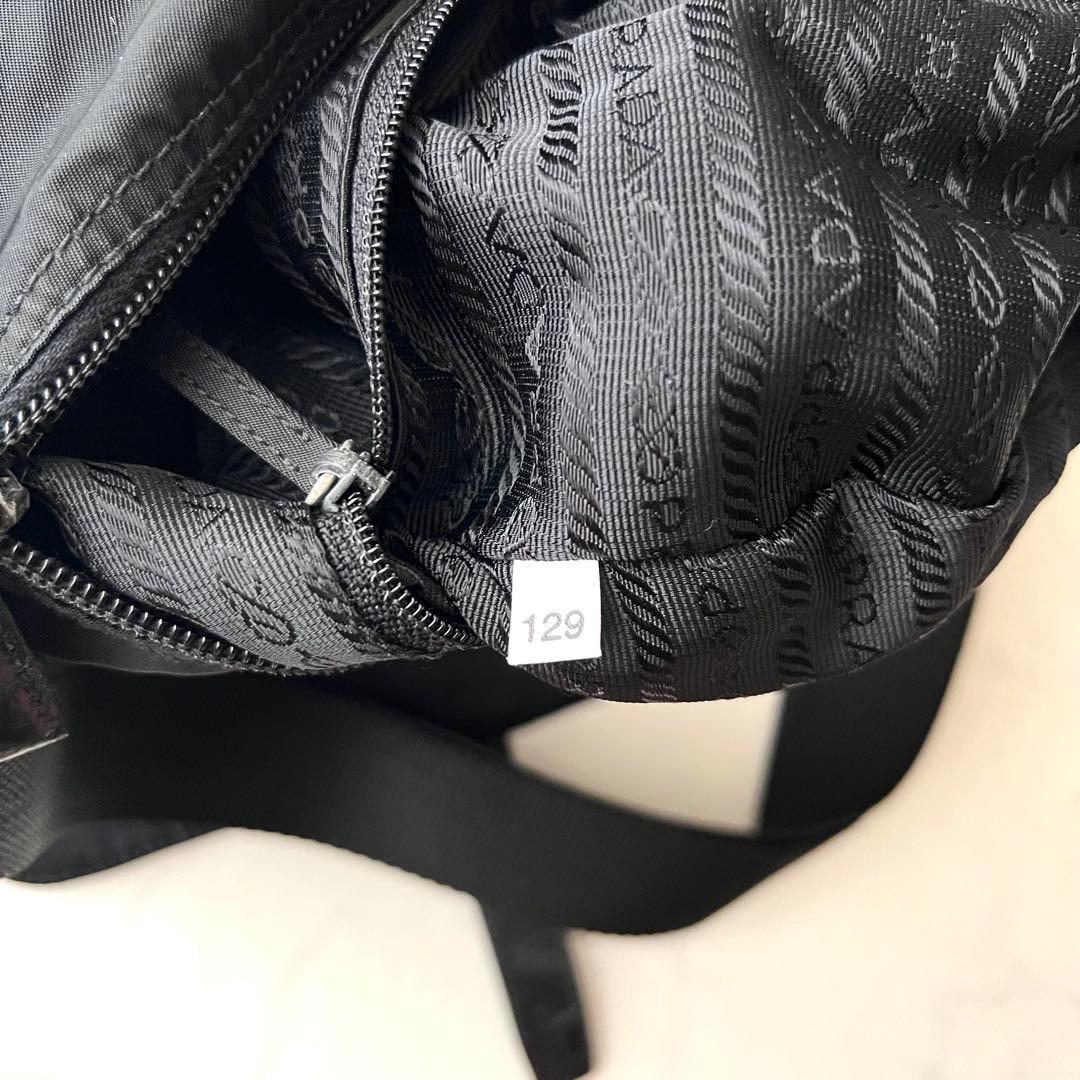 プラダ メッセンジャー ショルダーバッグ ブラック 三角プレート レザー 白タグ