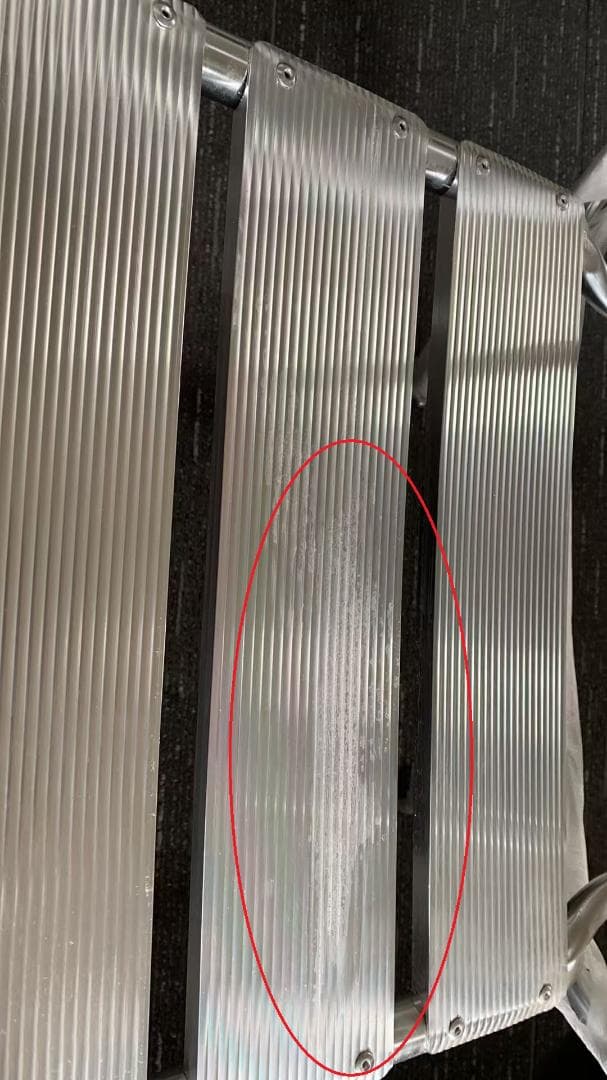 アルミ製シルバー椅子 曲線背もたれ 訳あり品　写真をご確認 SF27-02