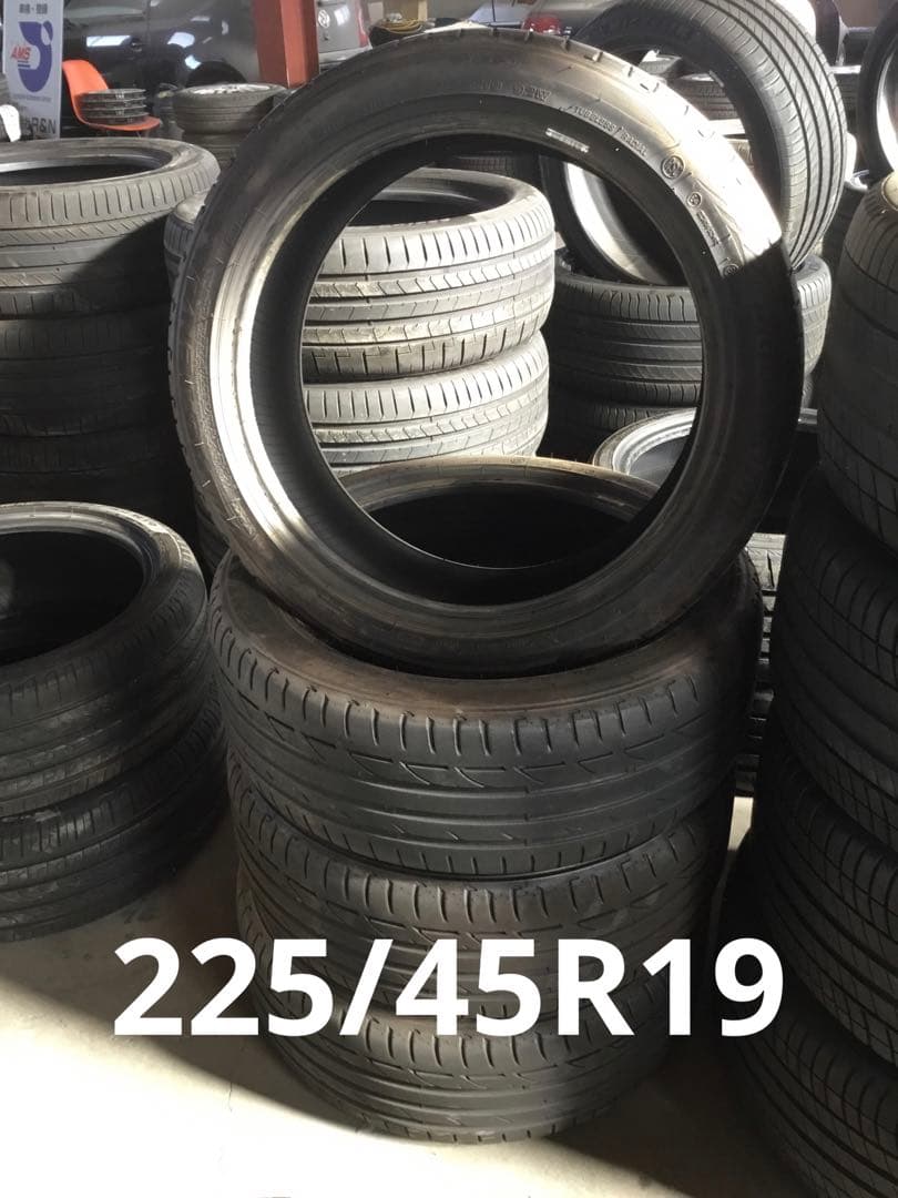 225/45R19 夏用タイヤ 92W 中古品