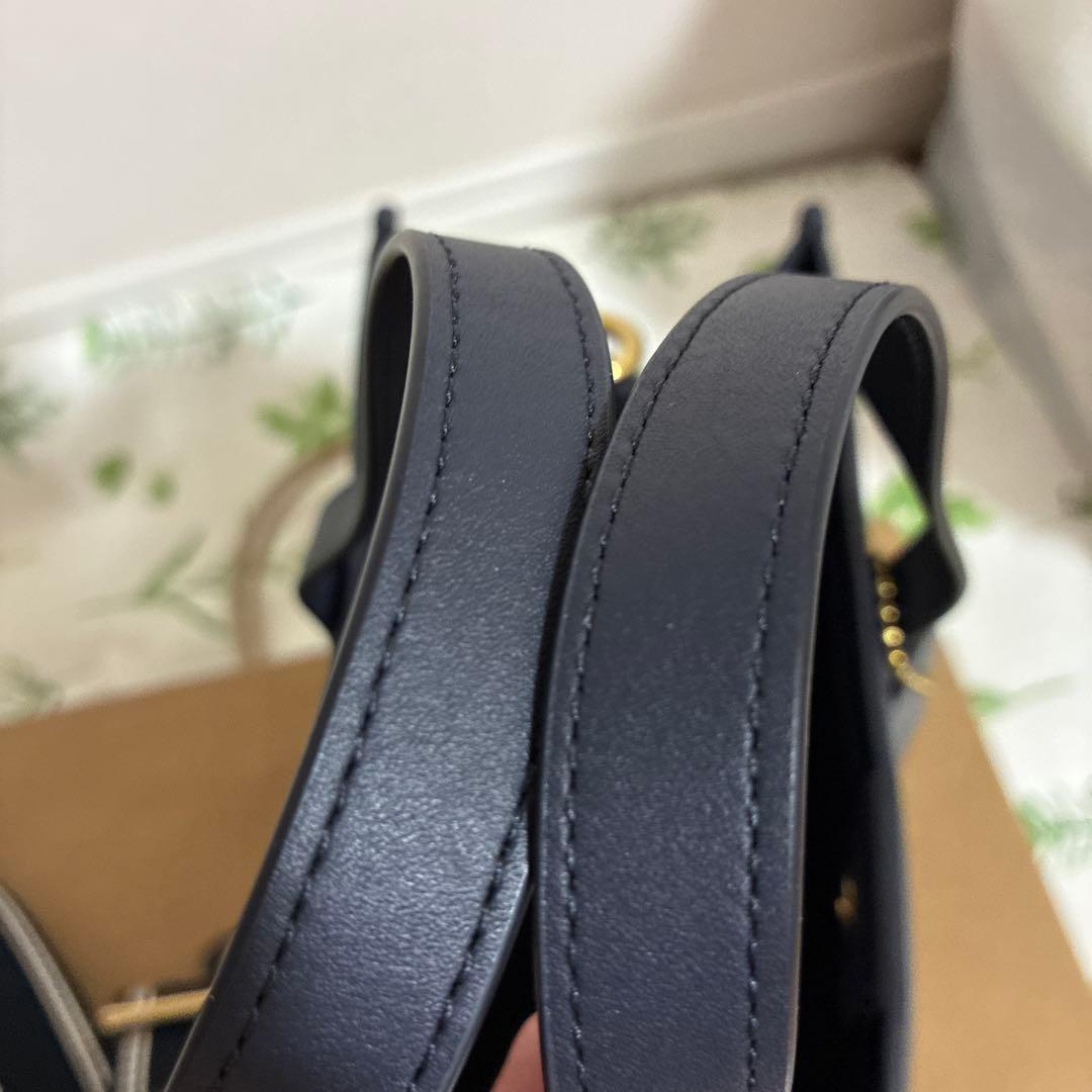 大幅値下げ【新品】COACHフィールドトート30 シグネチャージャカード