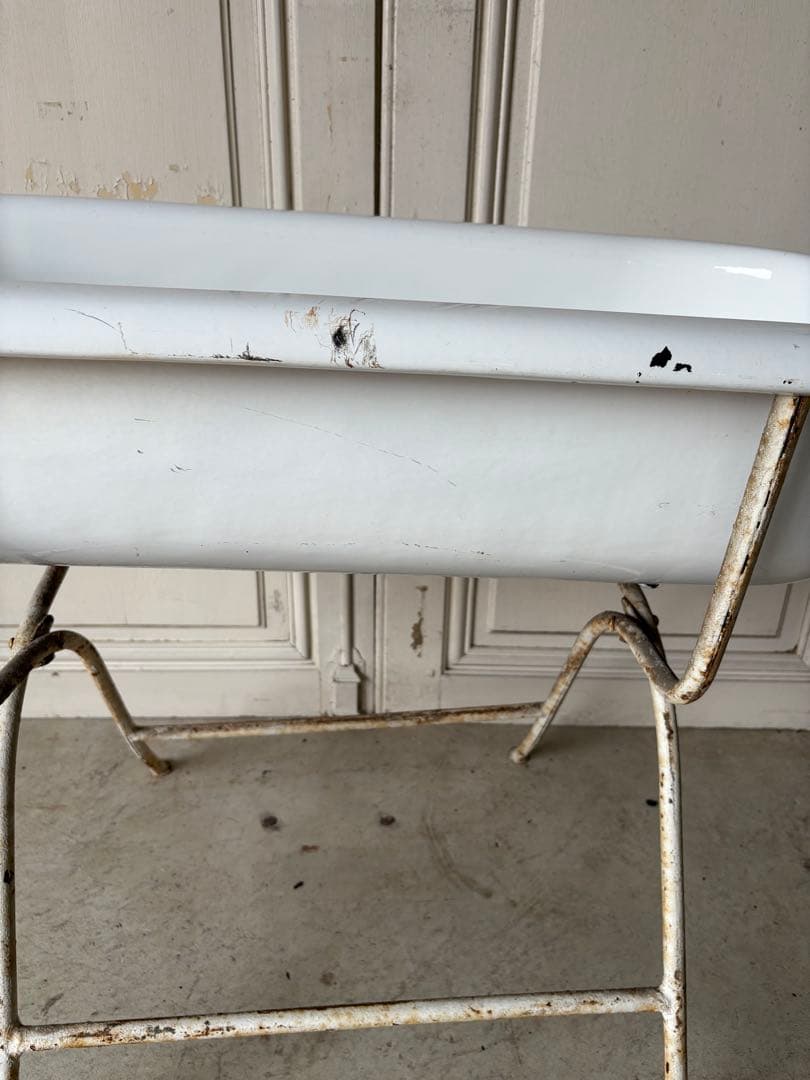 ベビーバス　ベース白　アンティーク