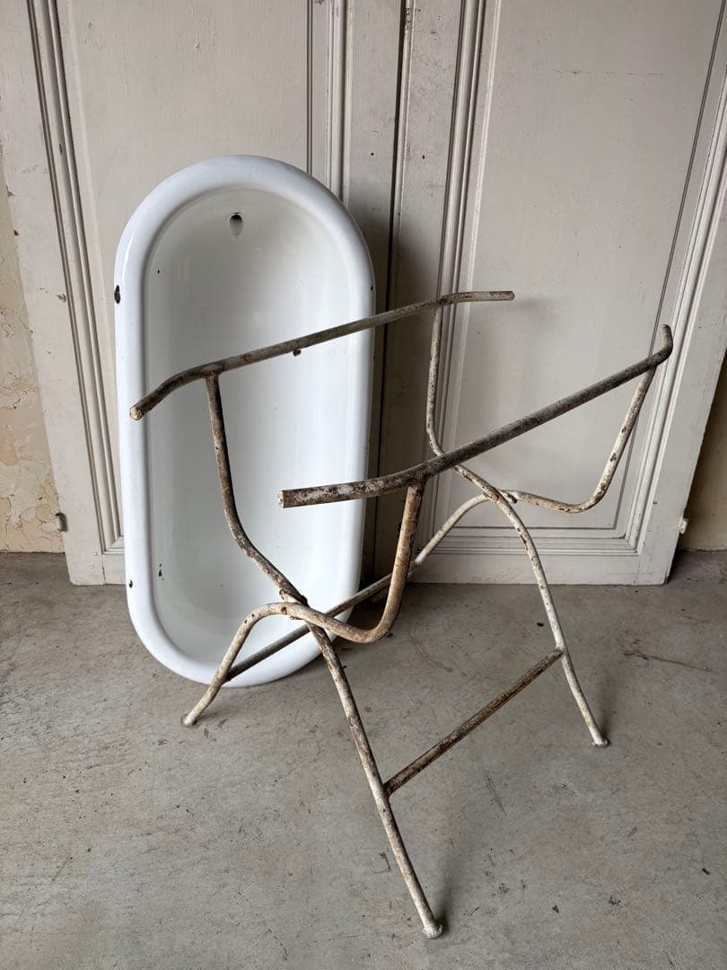 ベビーバス　ベース白　アンティーク