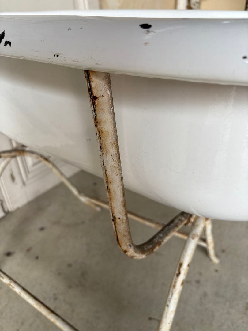 ベビーバス　ベース白　アンティーク