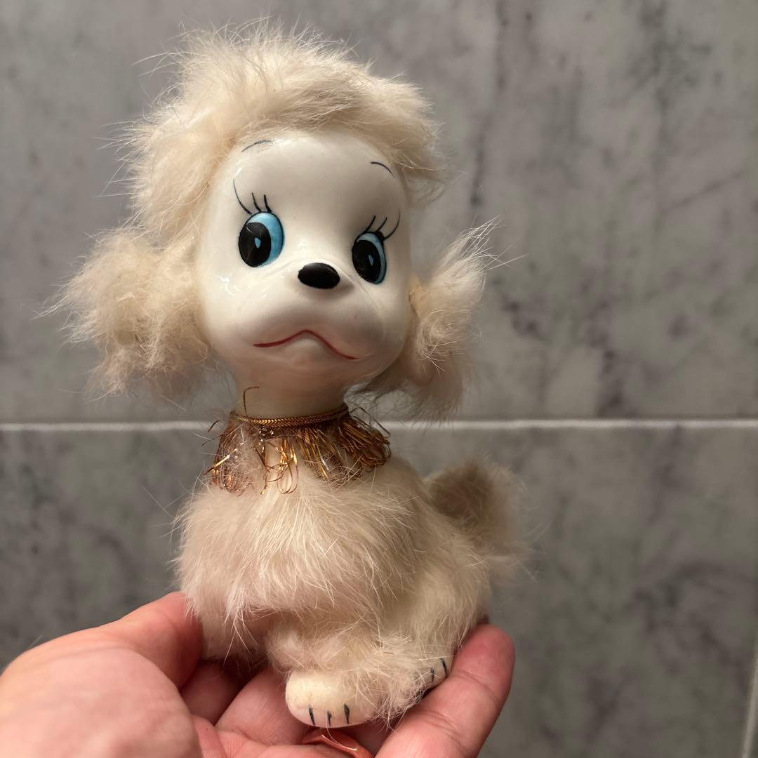 アメリカ80年代ビンテージ手描きの瞳やフサフサの毛が美しいプードルの陶器オブジェ