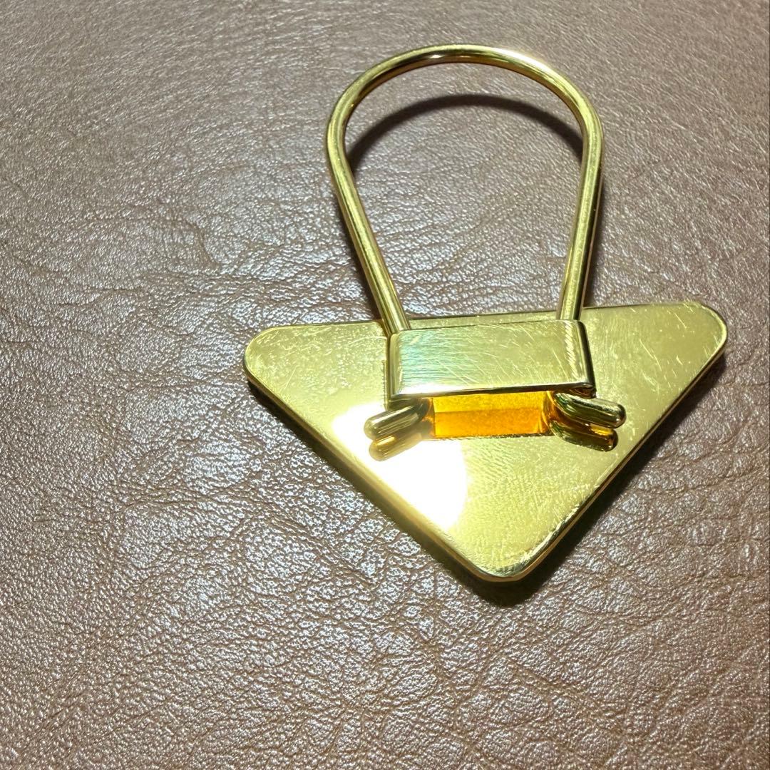 PRADA トライアングル キーホルダー
