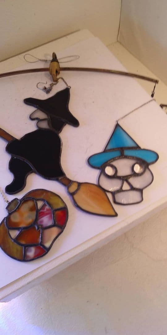 ハロウィンに　ステンドグラス　モビール(魔女、ガイコツ、黒猫)