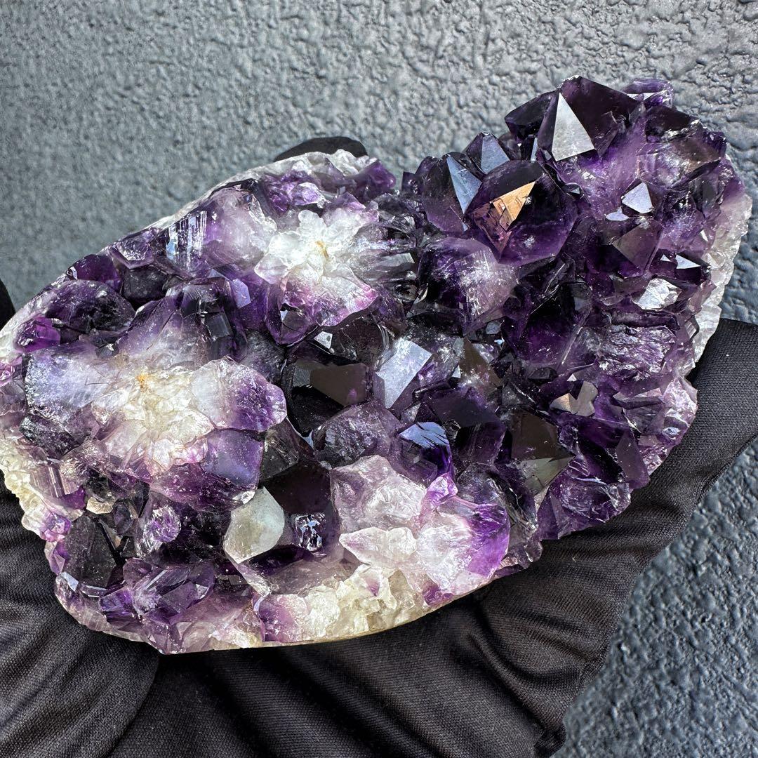 濃紫の煌めきウルグアイ産☆キラキラ☆アメジストクラスターパワーストーンA1298