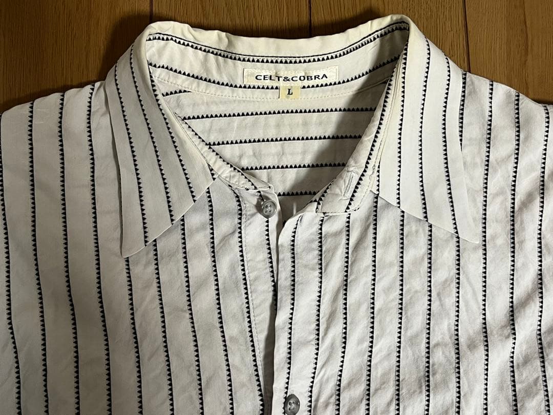 c*0様 ケルト&コブラcelt&cobraトライアングルストライプシャツLチバ