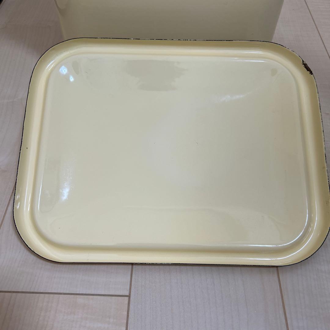 イマン　ホーロー缶　小物入れ　小物収納