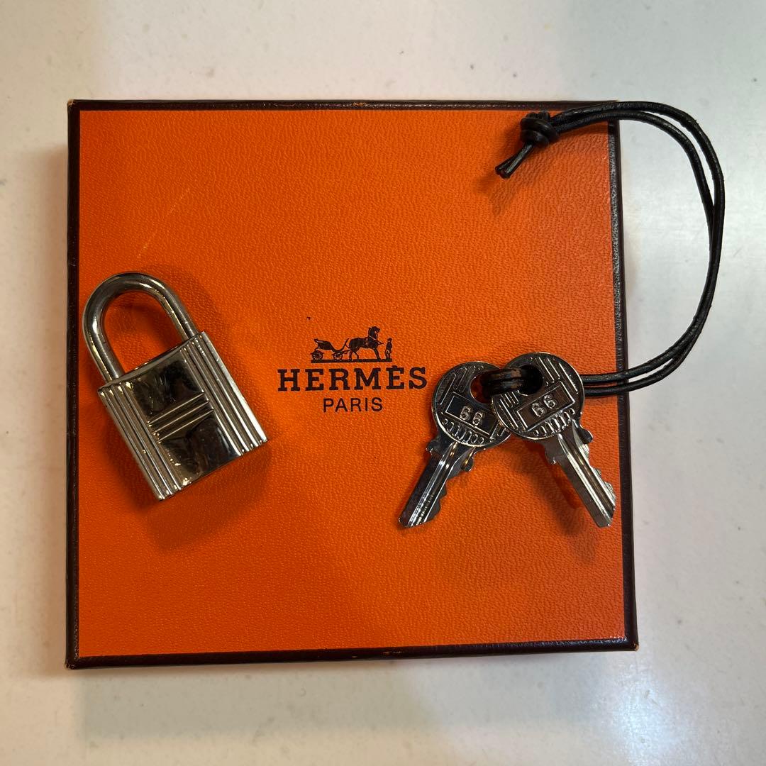 HERMES 南京錠　美品　カデナ　エルメス　シルバー　チャーム　パドロック