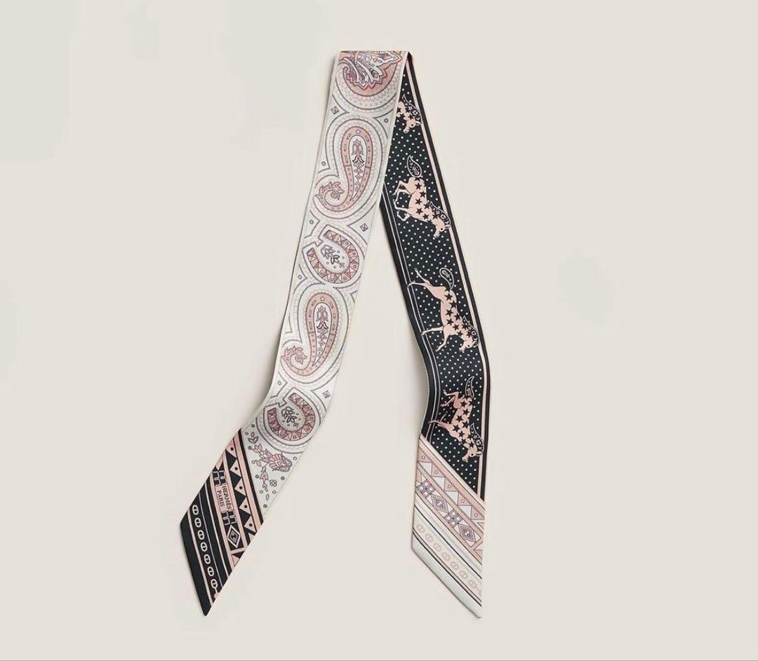 【新品未使用】エルメス ツイリー シュヴァルドゥクールバンダナ ブラック　ピンク