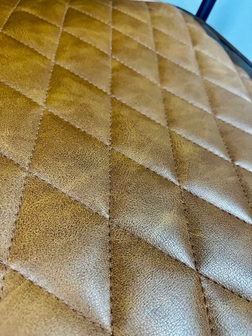 NOCEの肘掛け付きチェア