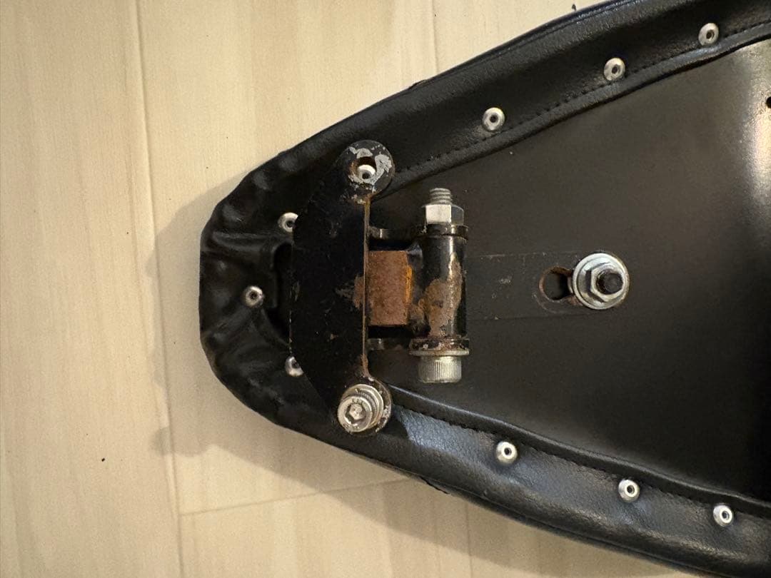 国産アメリカンフラットフェンダー用シート　タックロール　ピリオン　タンデム