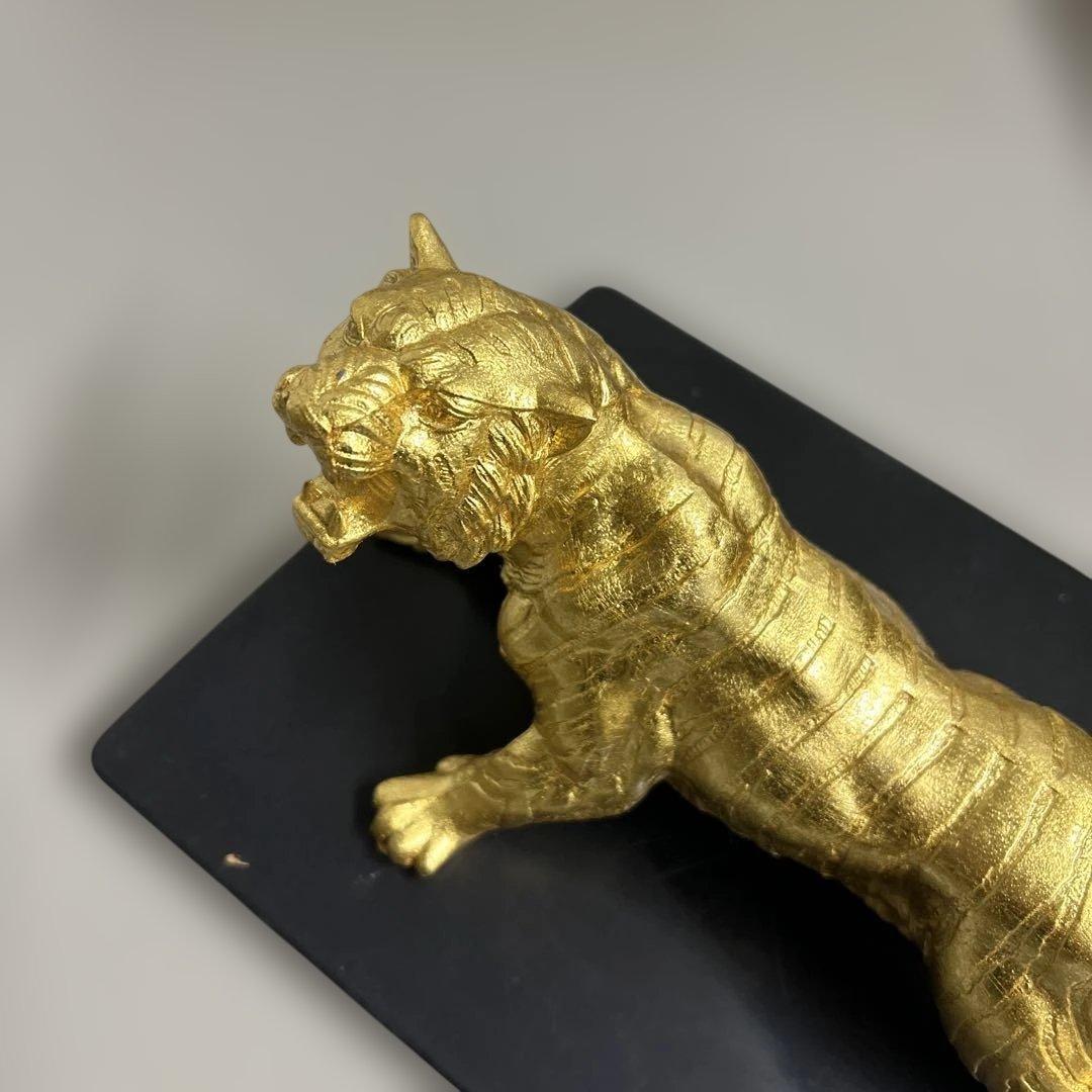 希少！金属製　金色　虎　彫刻　工芸品　置物
