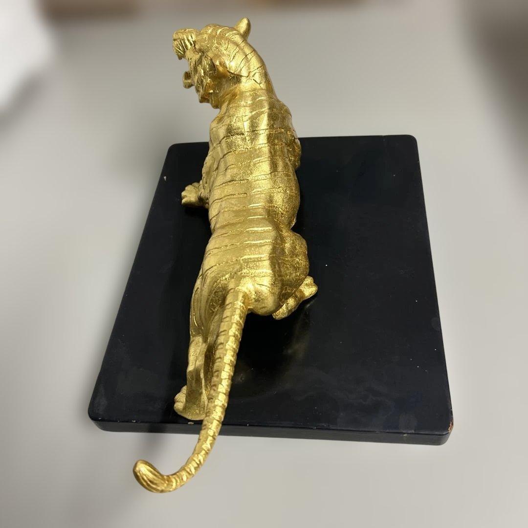 希少！金属製　金色　虎　彫刻　工芸品　置物