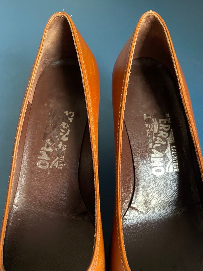サルバトーレフェラガモ パンプス