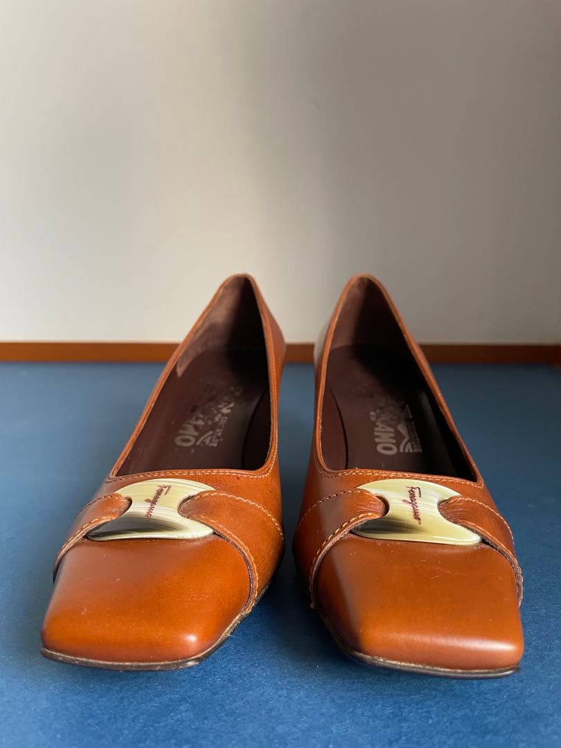 サルバトーレフェラガモ パンプス