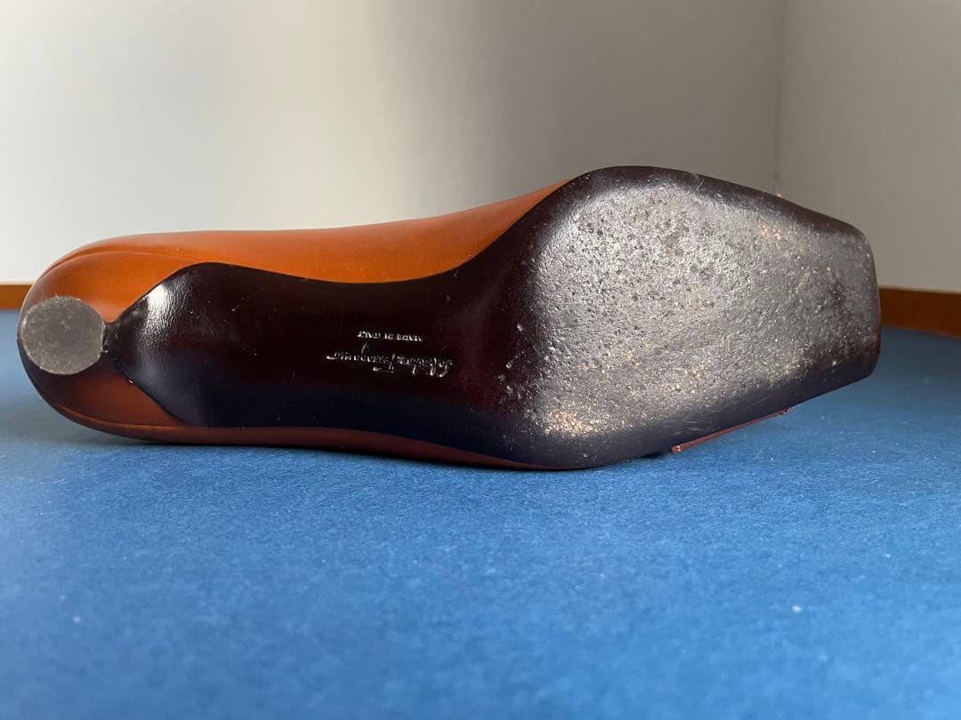 サルバトーレフェラガモ パンプス