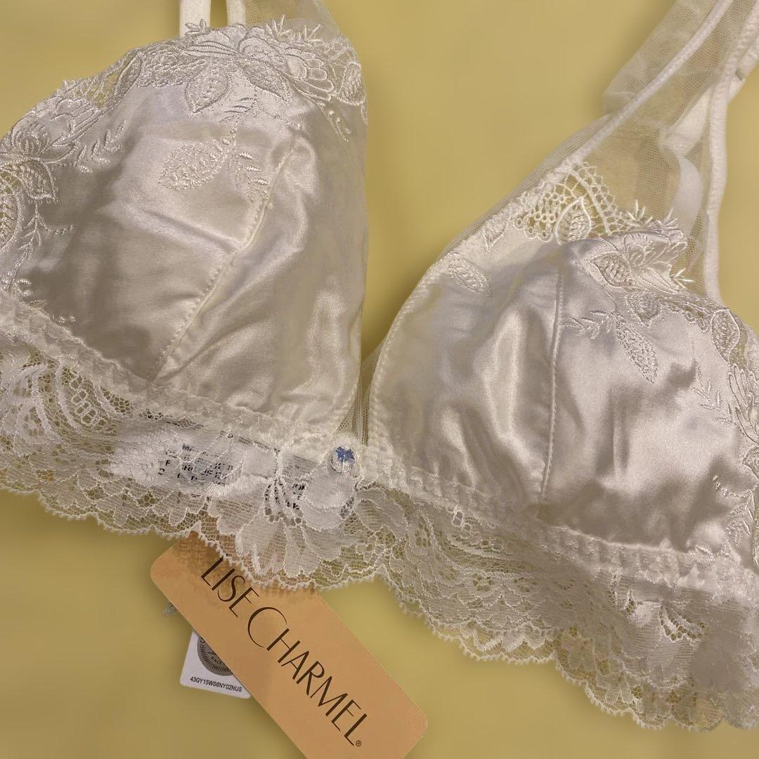 《リズシャルメル》ホワイトトライアングルブラセットUSサイズ:ブラM /タンガS