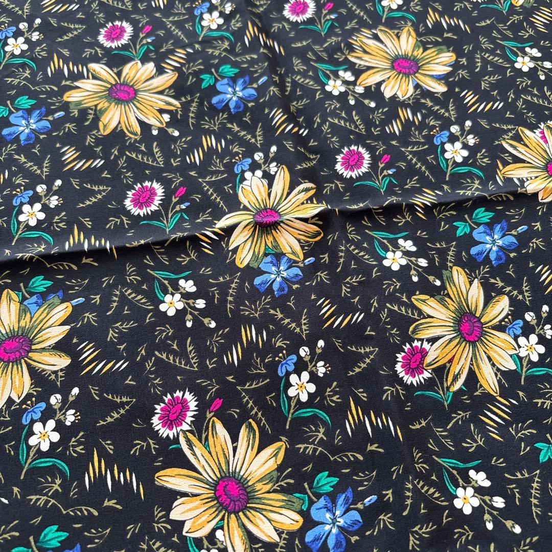 イタリア製　TIFFANY シルク　スカーフ　ティファニー　花柄　ブラック系