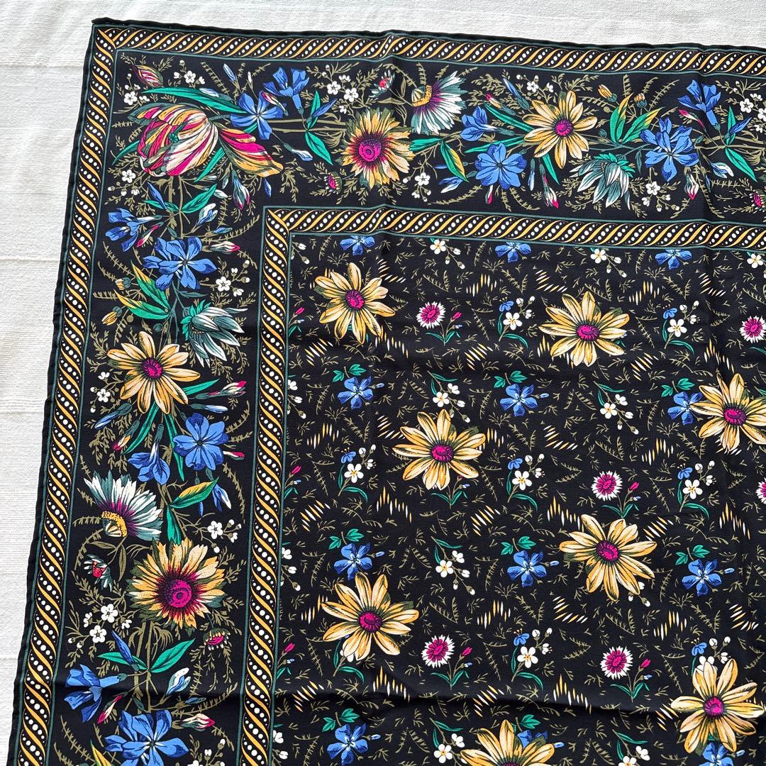 イタリア製　TIFFANY シルク　スカーフ　ティファニー　花柄　ブラック系