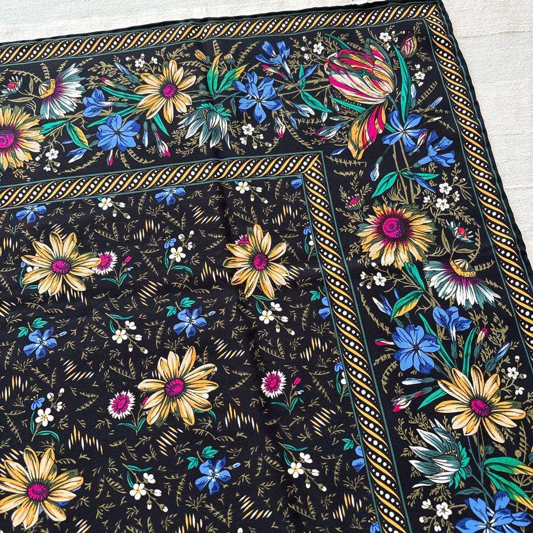 イタリア製　TIFFANY シルク　スカーフ　ティファニー　花柄　ブラック系