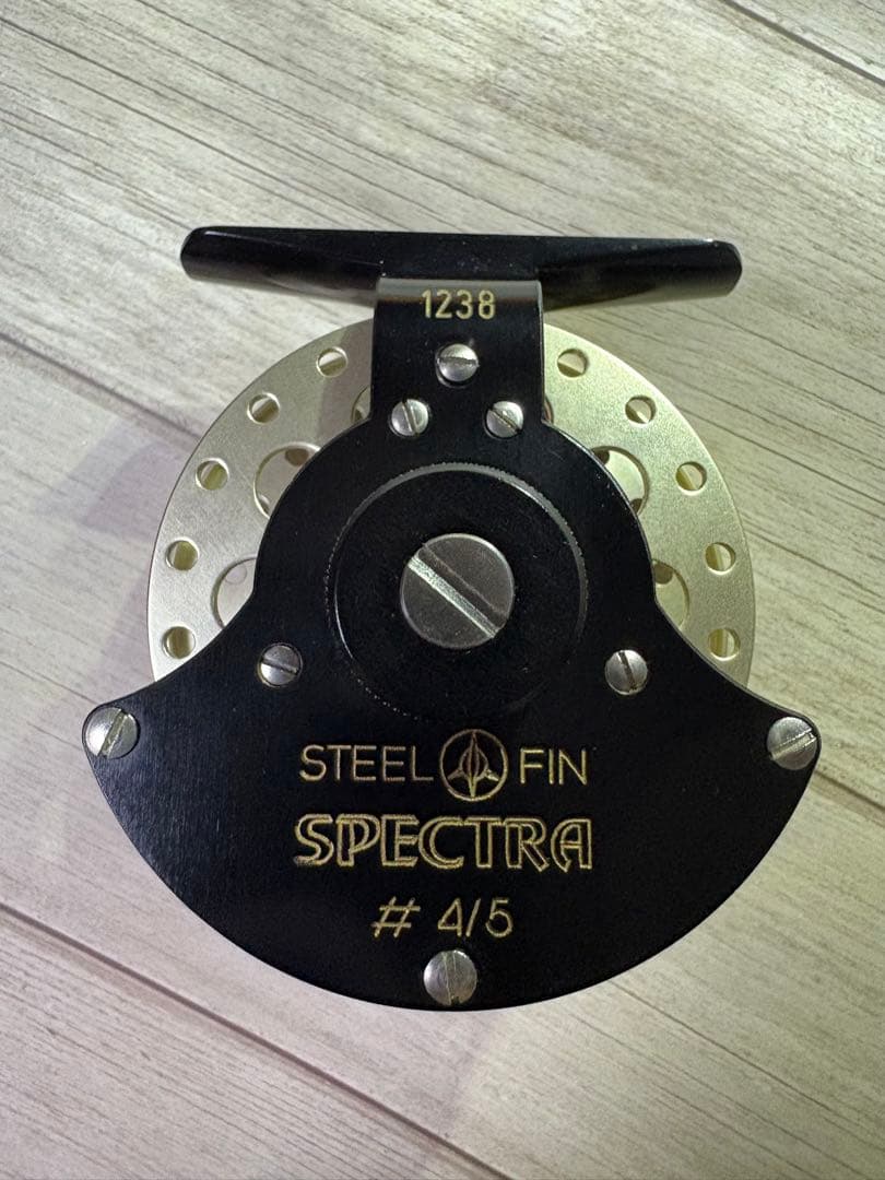 美品 STEEL FIN SPECTRA フライリール #4/5