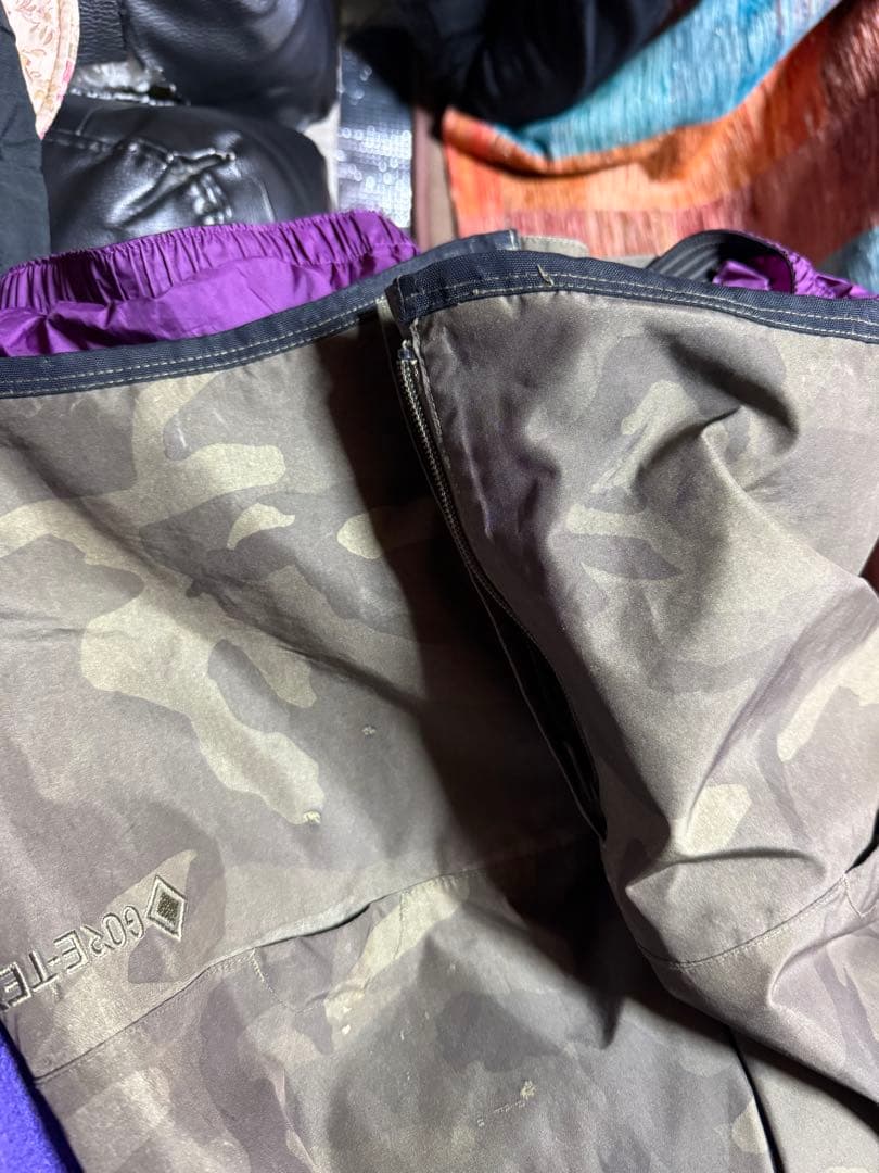 Burtonスノーボードビブパンツ　迷彩柄M(US)サイズ