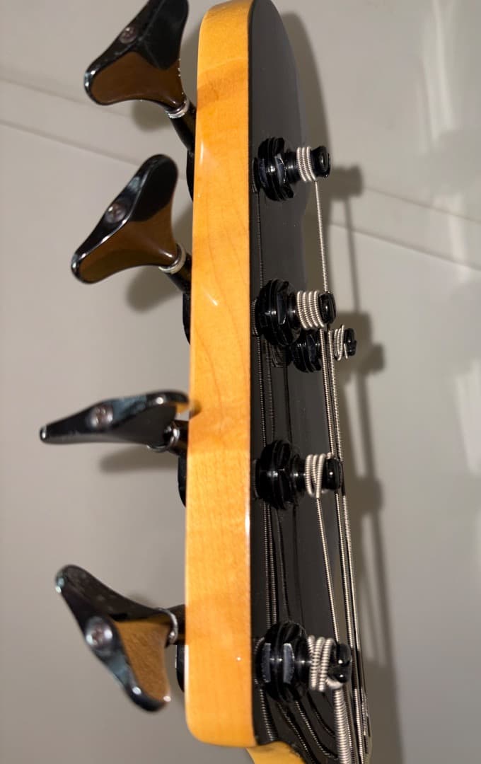 Vestax　5弦ベース