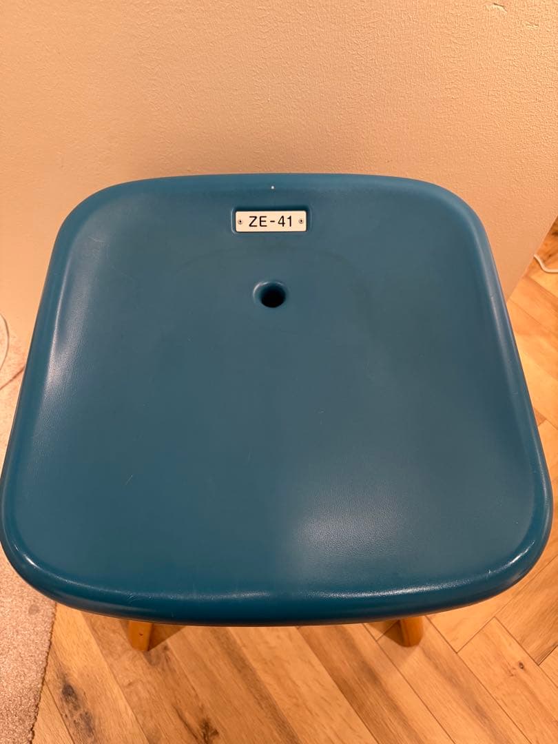 【カリモク】国立競技場 実使用座席スツール｜SAYONARA国立競技場