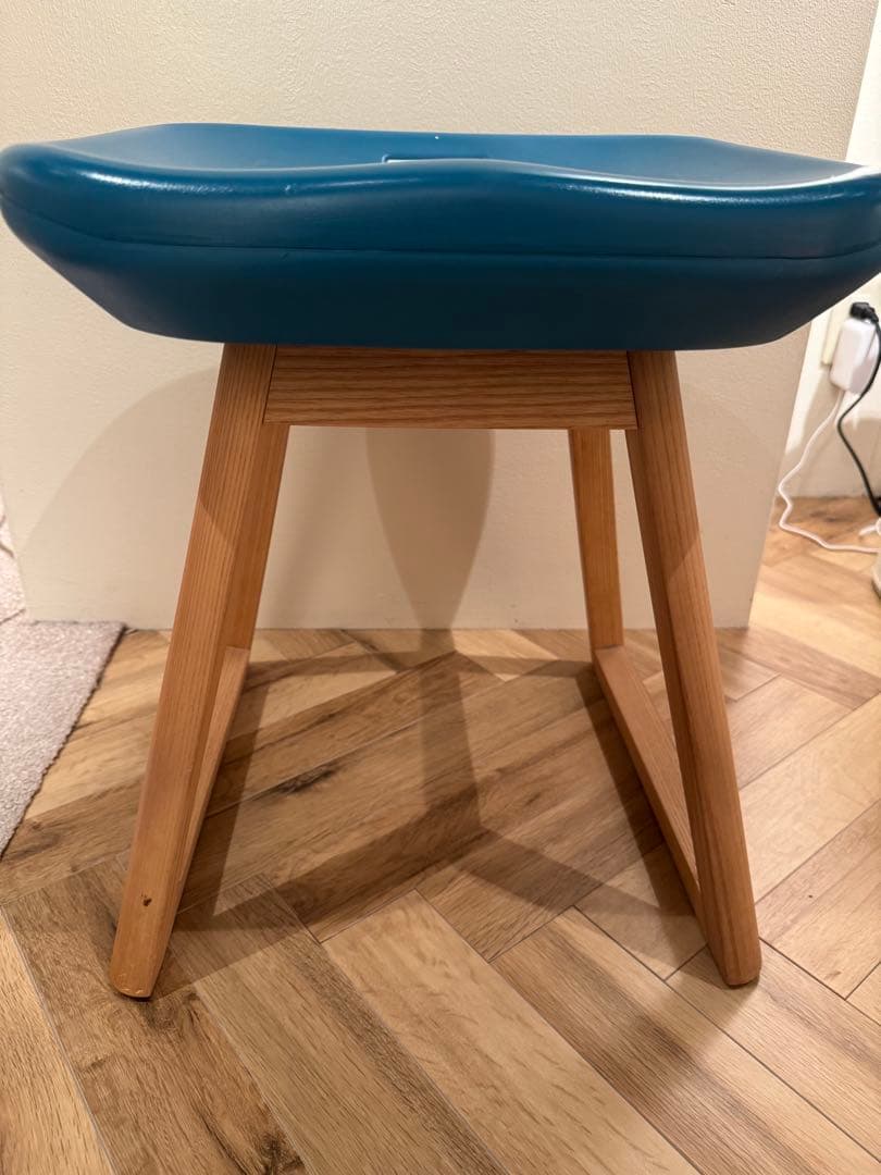 【カリモク】国立競技場 実使用座席スツール｜SAYONARA国立競技場