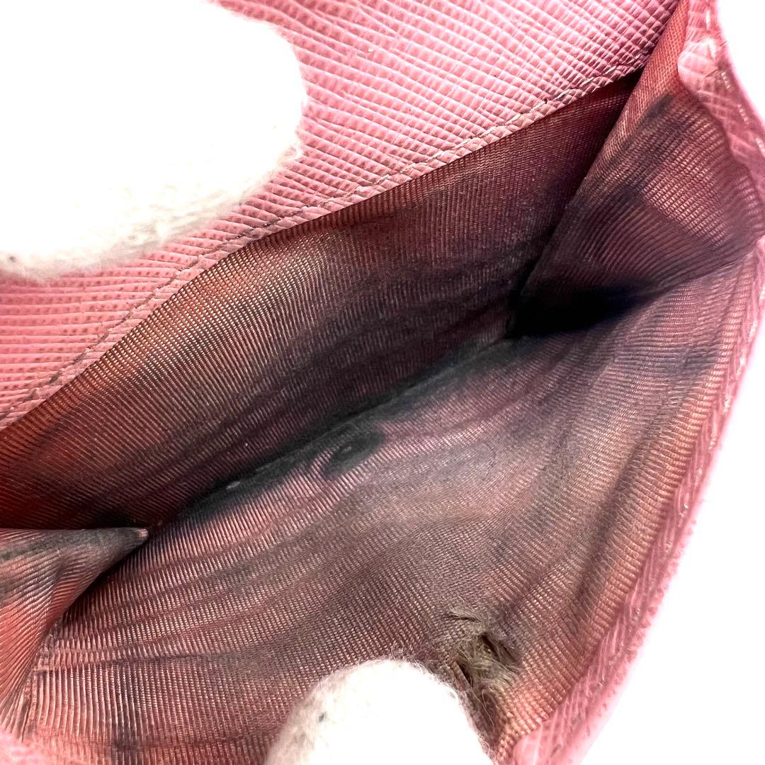 美品✨プラダ 二つ折り財布 サフィアーノシャイン レザー ピンク 1MV204