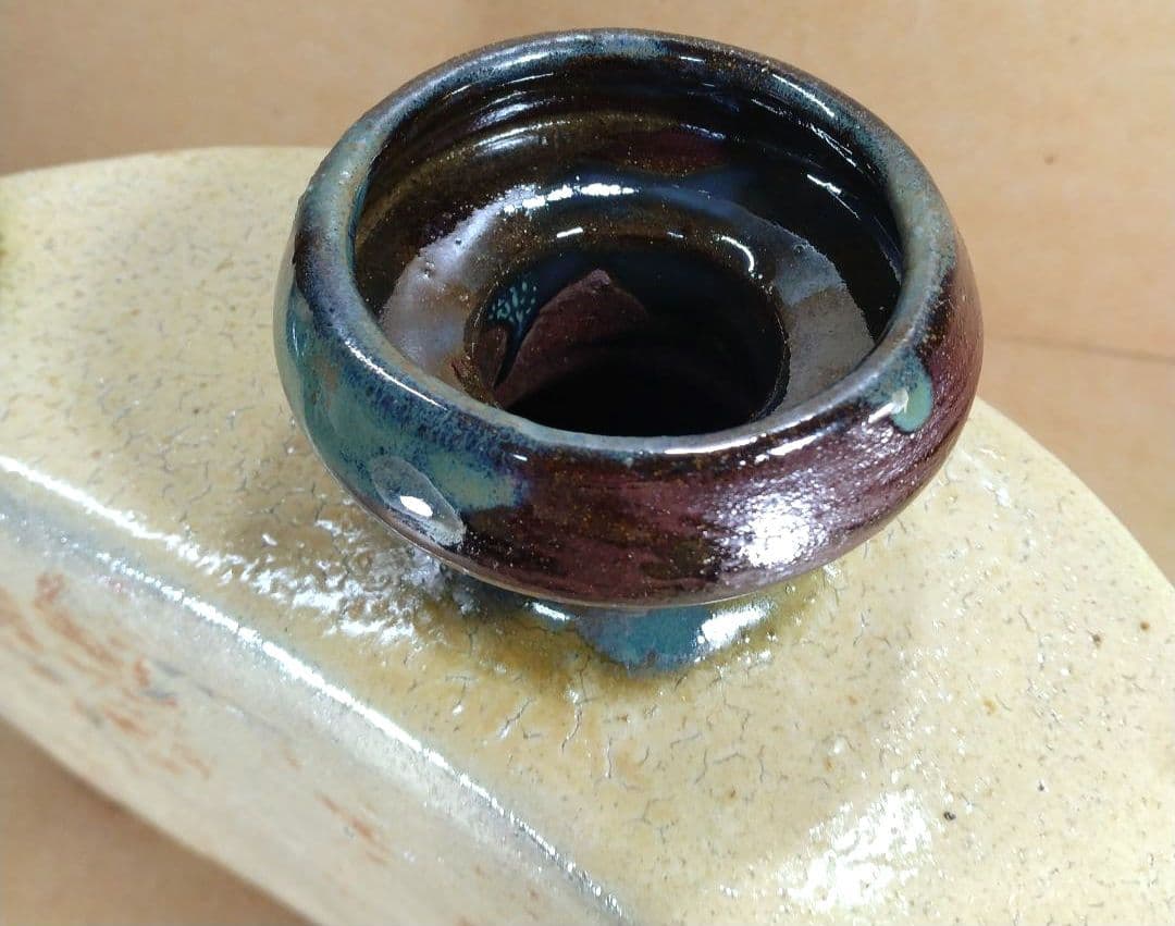 傑作【本物保証】金城次郎 魚紋抱瓶 共箱 栞 ｗ27㎝超 壷屋焼 人間国宝 美品