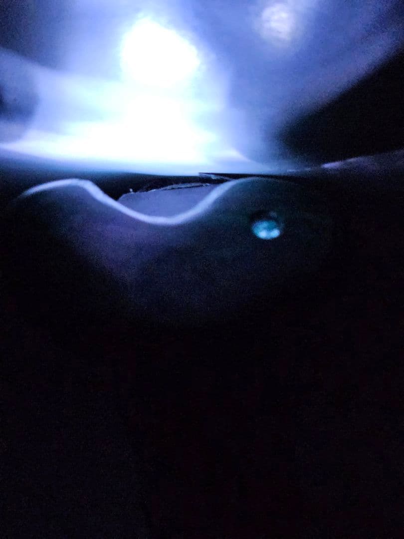 綺麗 緑に黒い 縞 勾玉