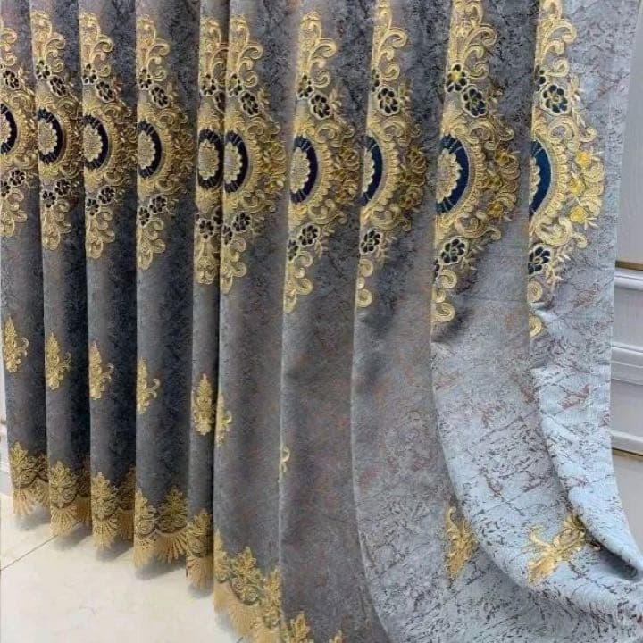 3）オーダー注文品　106番-刺繍入れ高級カーテン