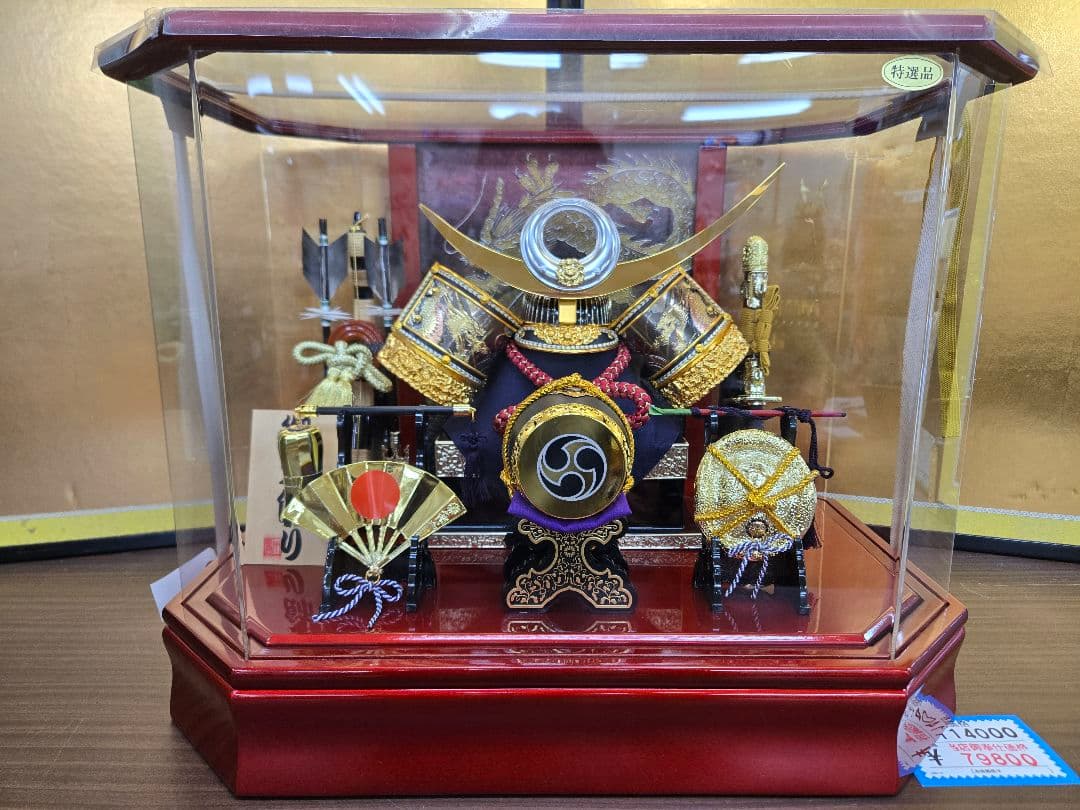 【展示品限り】五月人形　兜　上杉謙信　ケース飾り　※閉店セール　K31