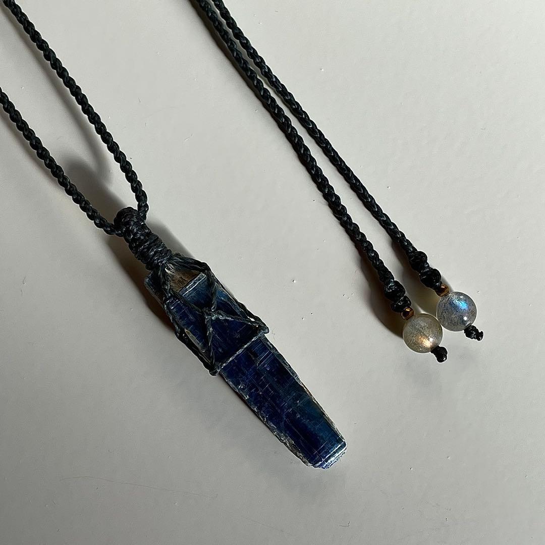 カイヤナイト ネパール産 ＊ ハンドメイド マクラメペンダント ネックレス ②