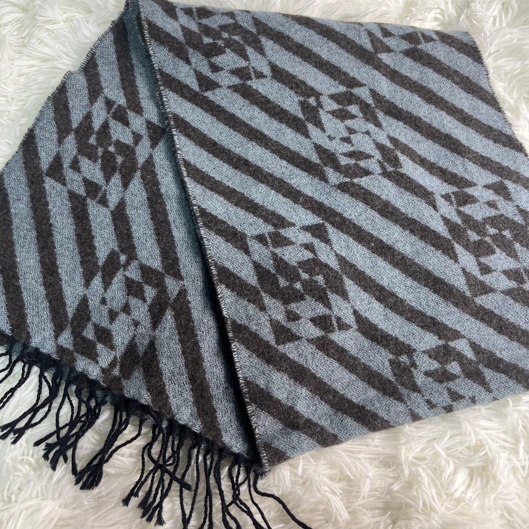 【美品】FENDI ブルーとブラックのストライプマフラー