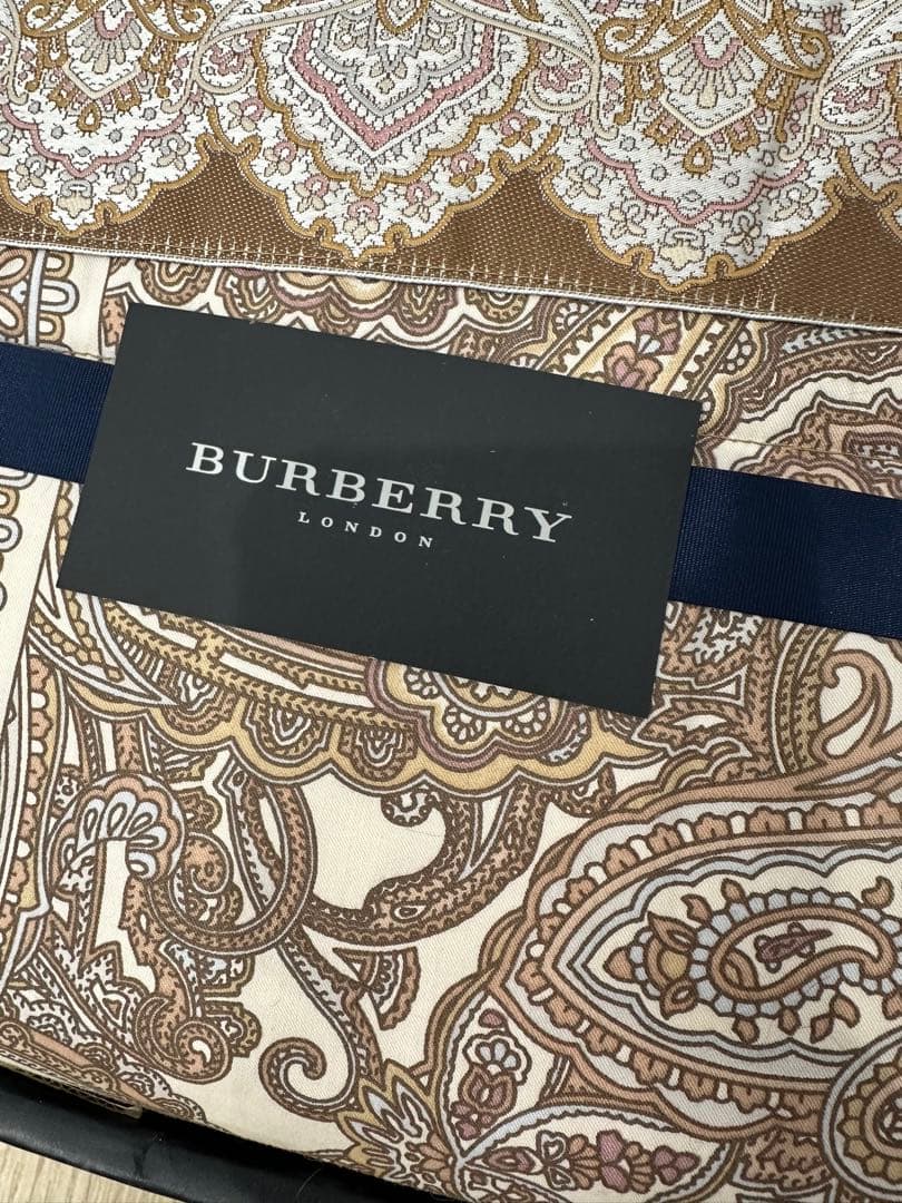 西川布団　BURBERRY 羽毛掛け布団　【新品未使用】