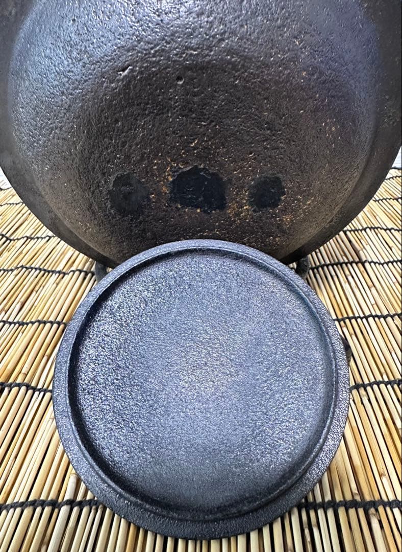 ＵＳＥＤ品 南部岩鋳四代目清末作 真作保証　２３型 松葉文様　南部鉄瓶