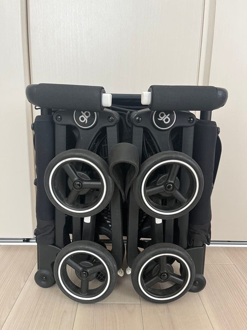 gb軽量折りたたみベビーカー ブラック