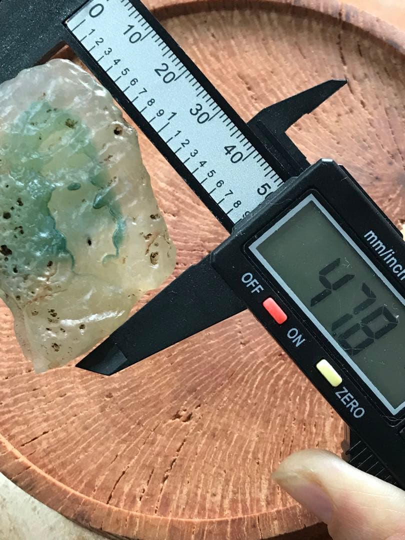 ゴビ石−1186 ゴビ瑪瑙　原石 緑