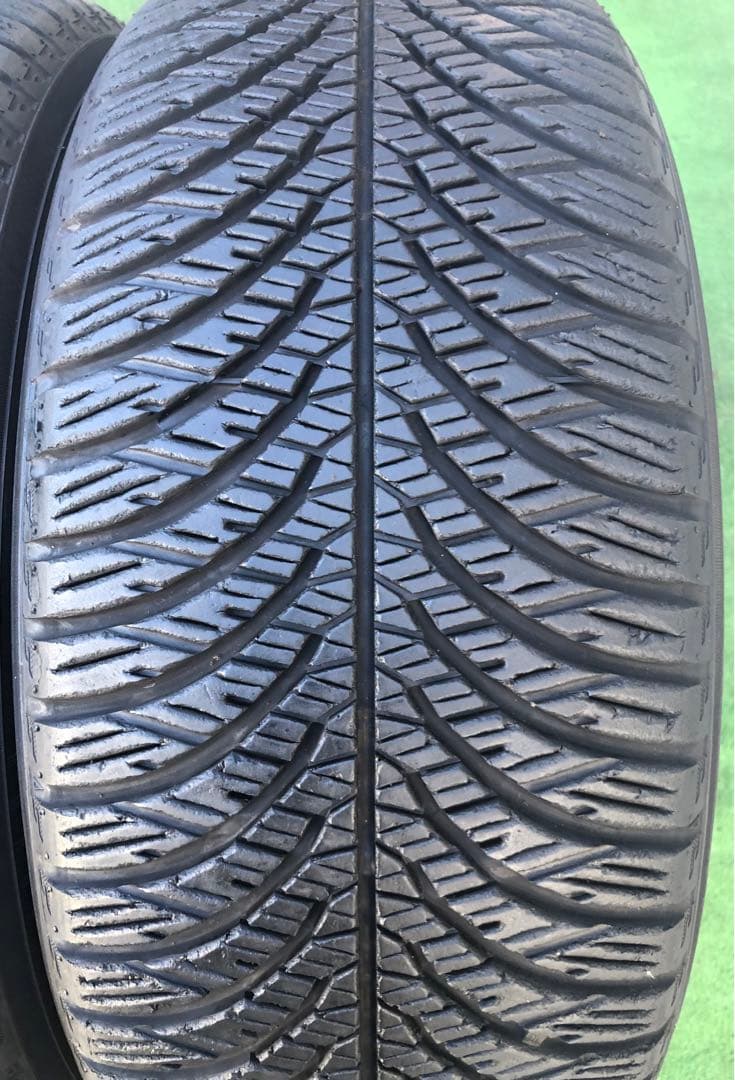 215/55 R17 YOKOHAMA BluEarth-4S タイヤ￼