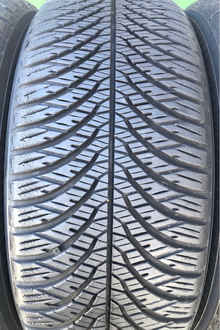 215/55 R17 YOKOHAMA BluEarth-4S タイヤ￼