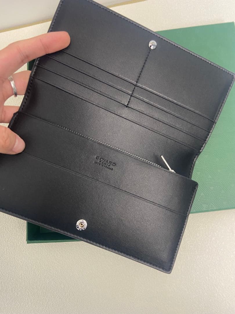 Goyard 長財布（ブラウンレザー、カードポケット付き）