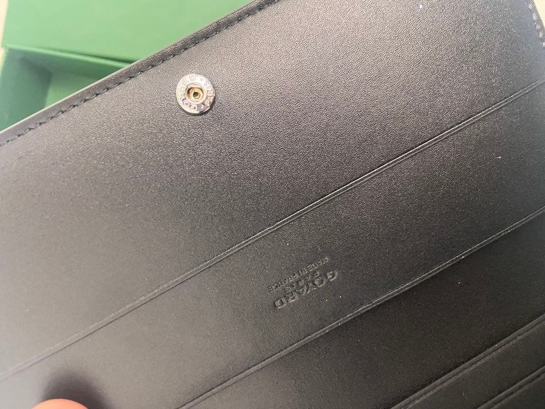 Goyard 長財布（ブラウンレザー、カードポケット付き）