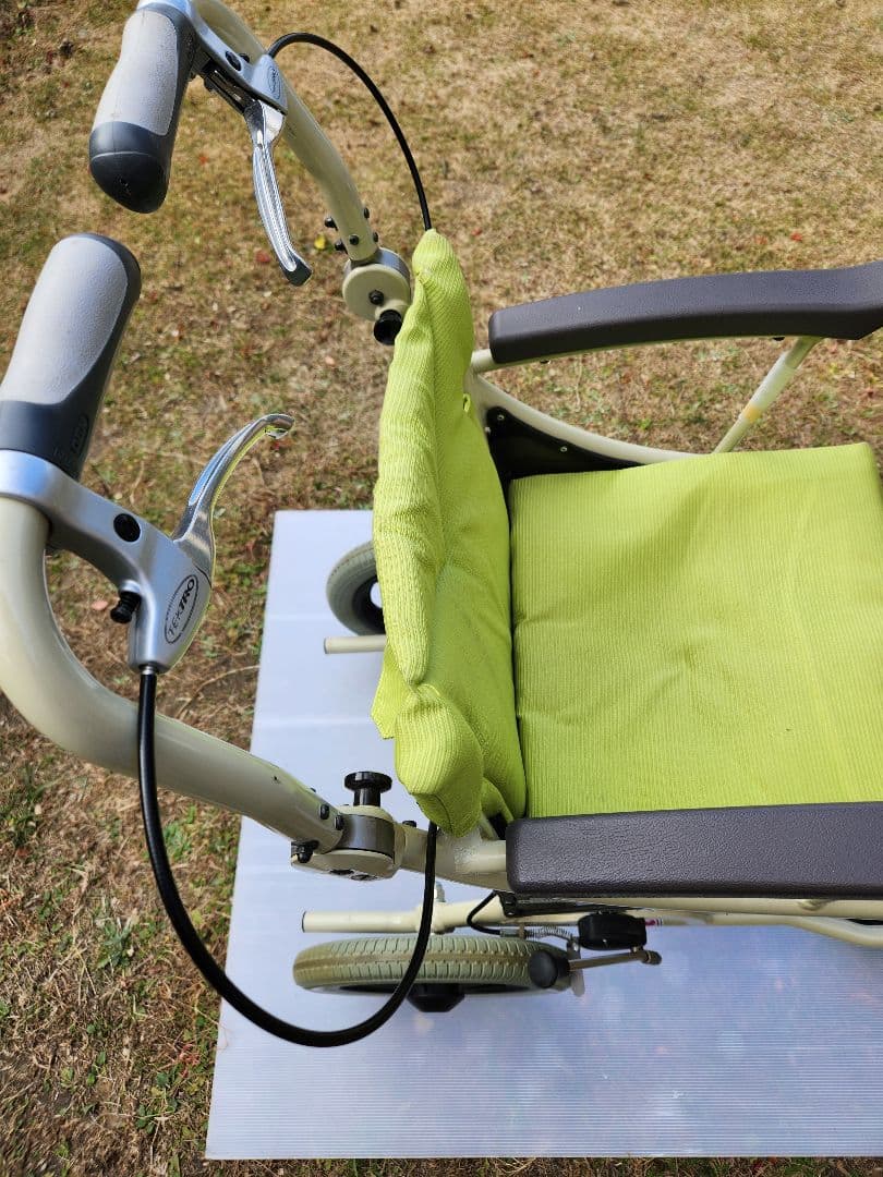 介助用車椅子 コンパクト