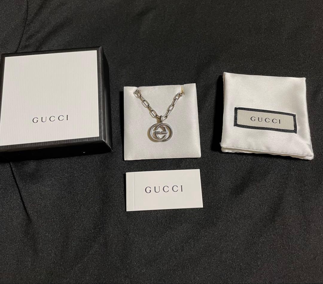 Gucci シルバーブレスレット ロゴチャーム