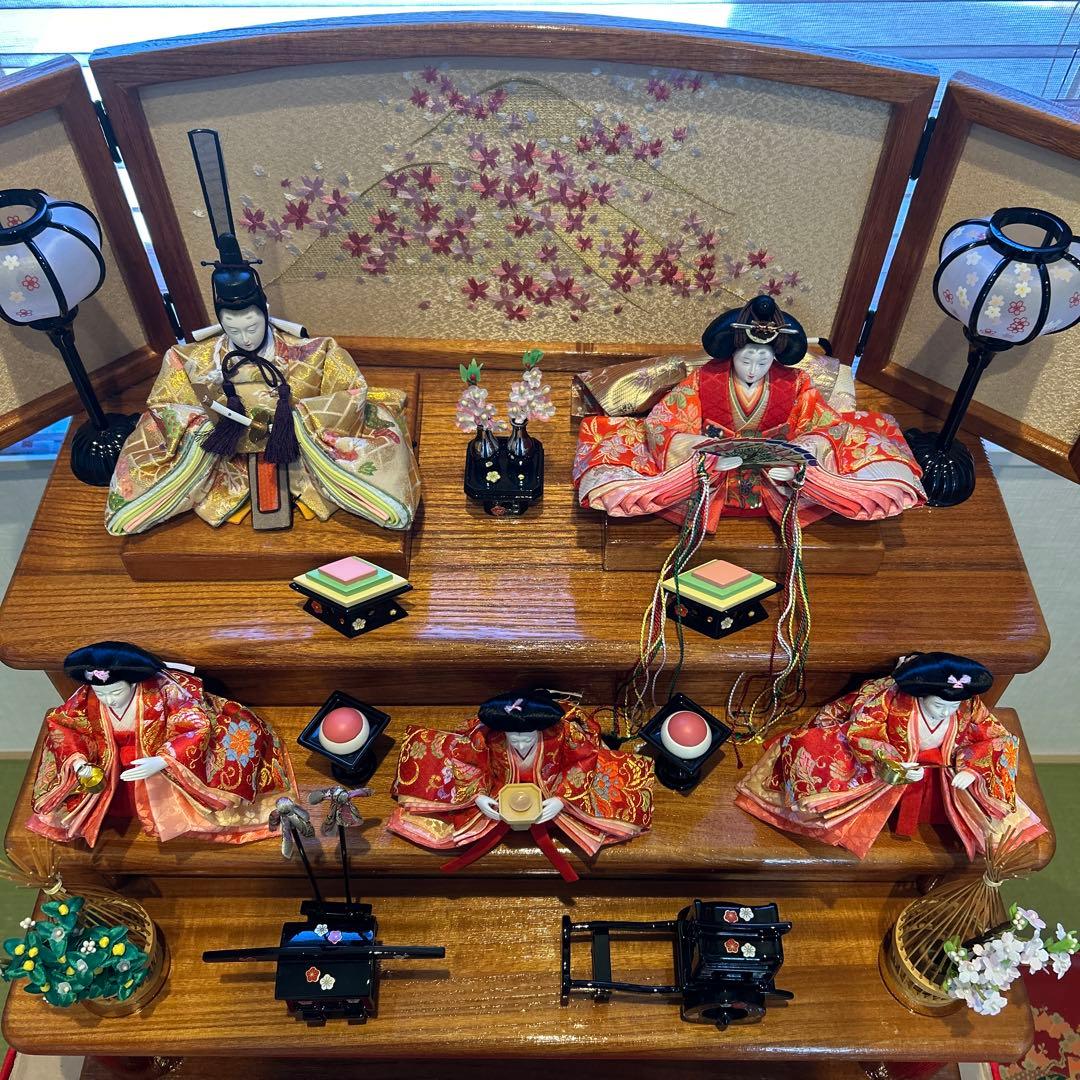 【まろん】 雛人形三段飾り一式　名入れオルゴール　お供え台 説明書付き